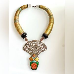 One of a kind, excellent condition 70’s vintage handmade necklace by Alex & Lee
